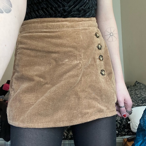 Tan corduroy skort 🤎📚 built in shorts! - Picture 2 of 8